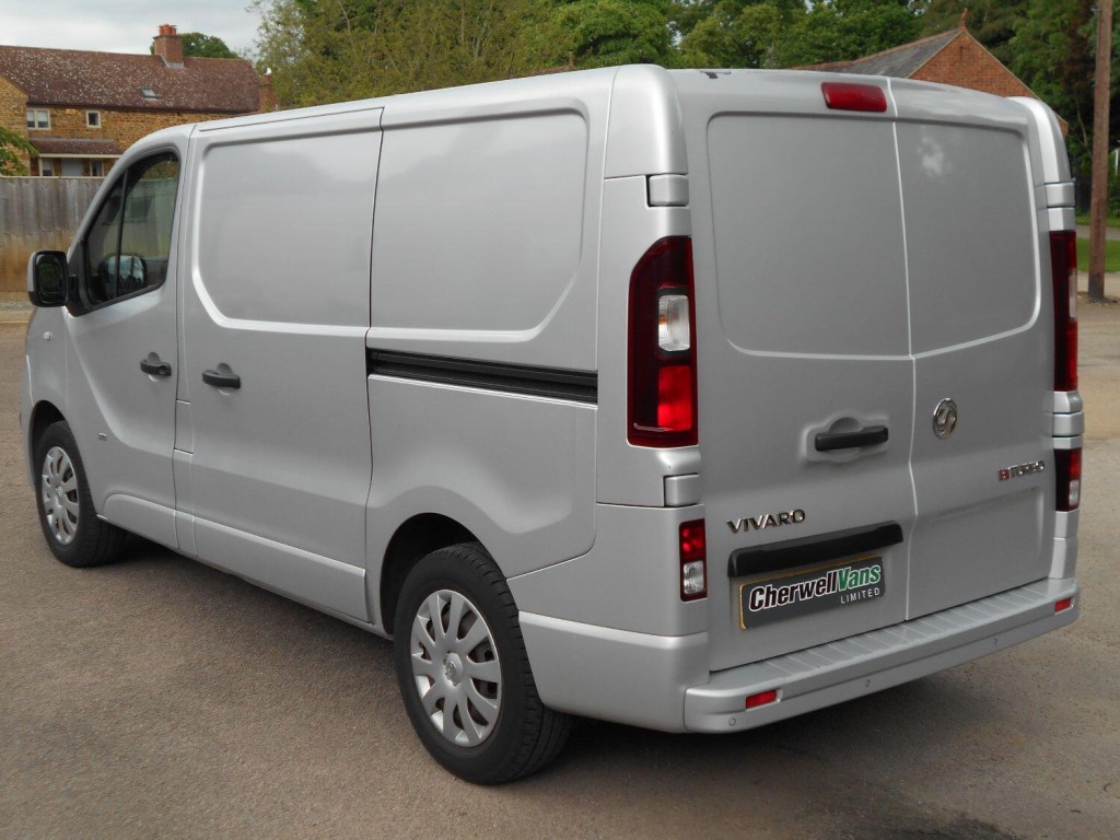 VAUXHALL VIVARO