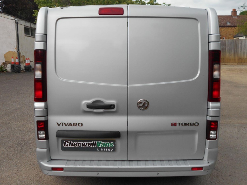 VAUXHALL VIVARO