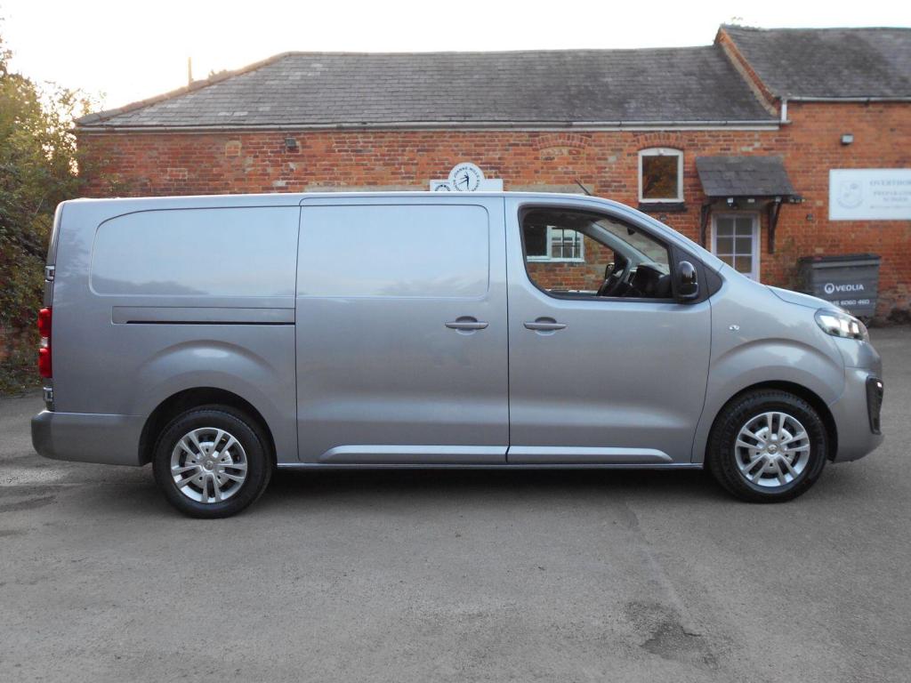 VAUXHALL VIVARO