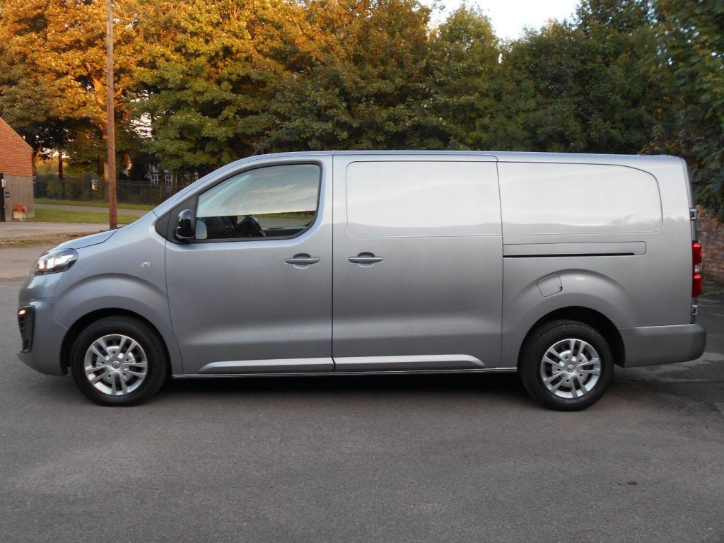 VAUXHALL VIVARO