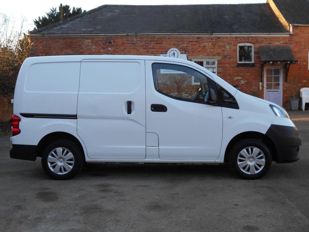 NISSAN NV200