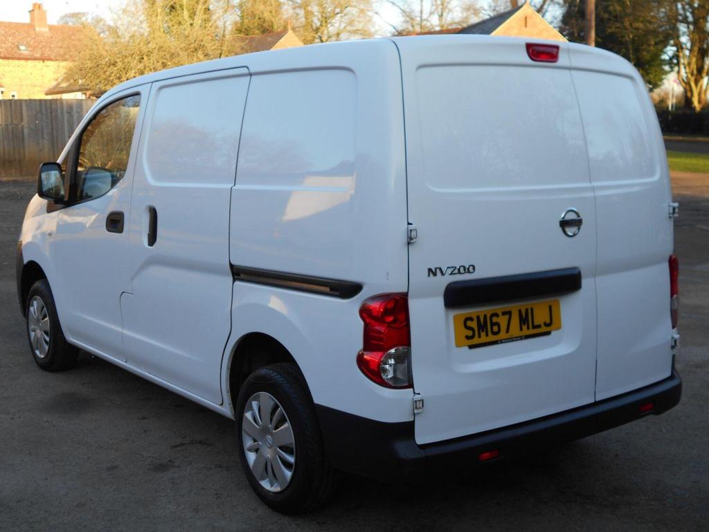 NISSAN NV200