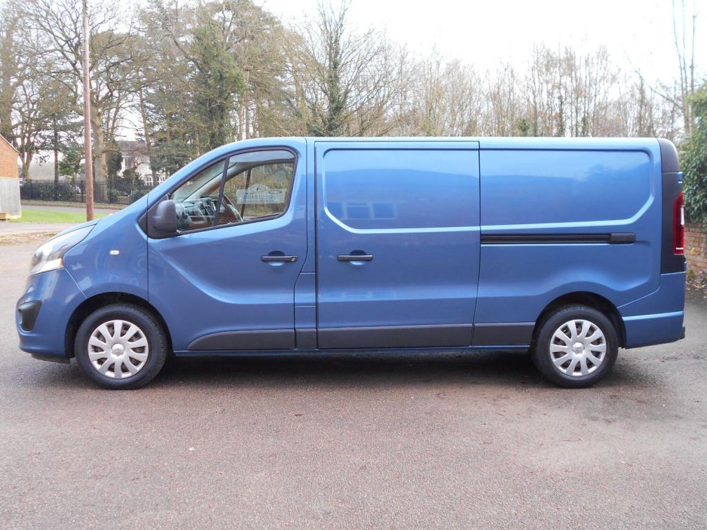 VAUXHALL VIVARO