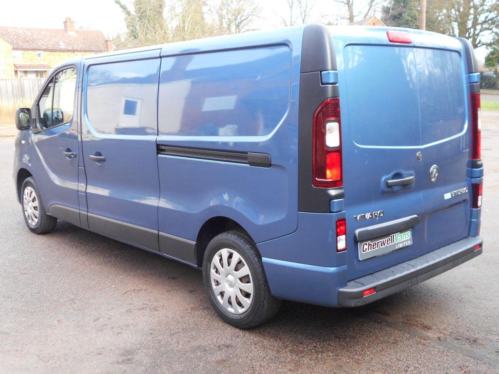 VAUXHALL VIVARO