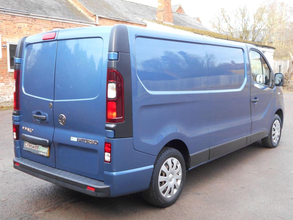 VAUXHALL VIVARO