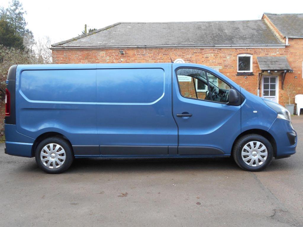 VAUXHALL VIVARO