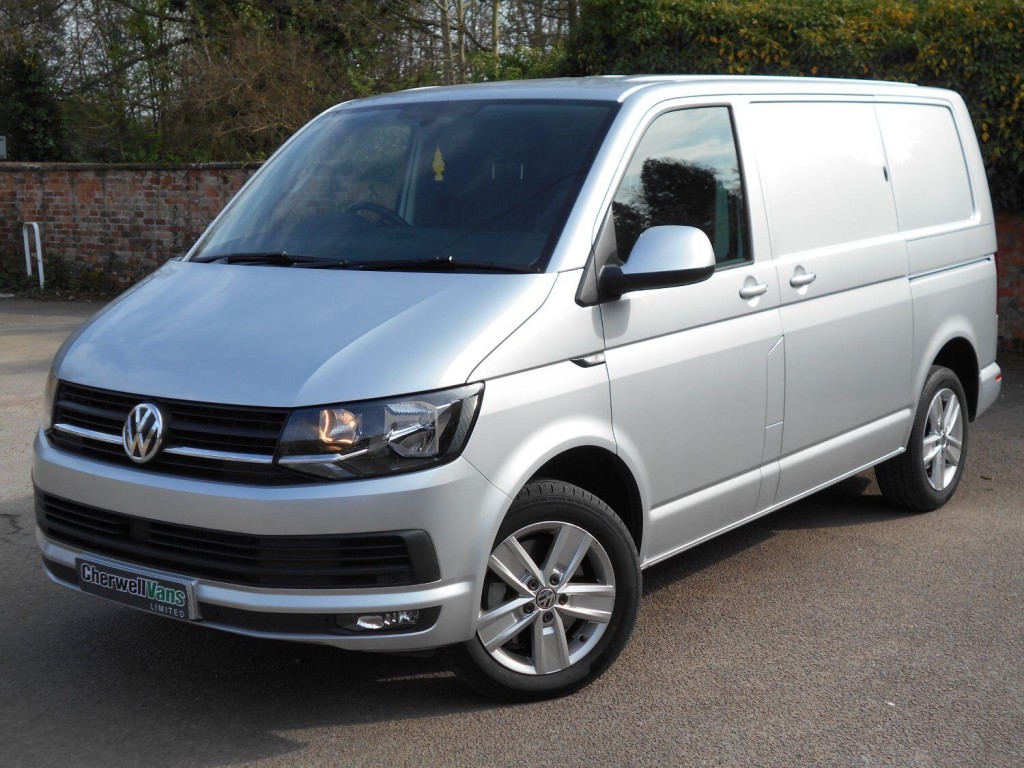 View VOLKSWAGEN TRANSPORTER 2.0 BiTDI  204 bhp T32 BlueMotion Tech Highline DSG  *STUNNING CONDITION HIGH SPEC VAN* 89,000 MILES