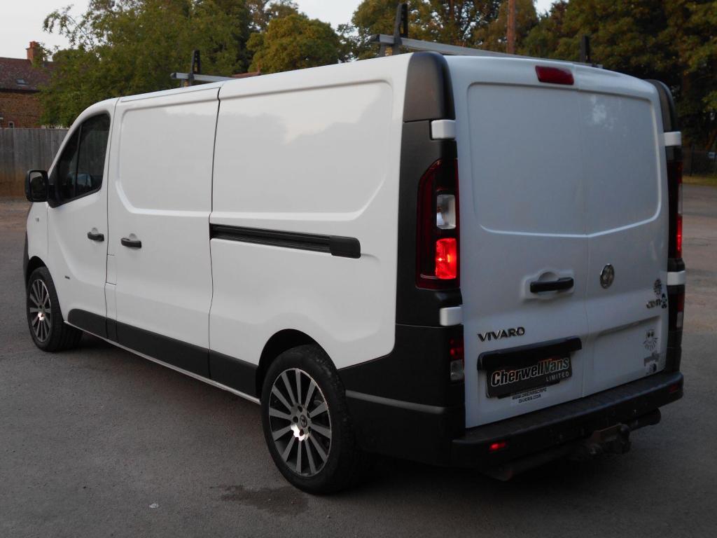 VAUXHALL VIVARO