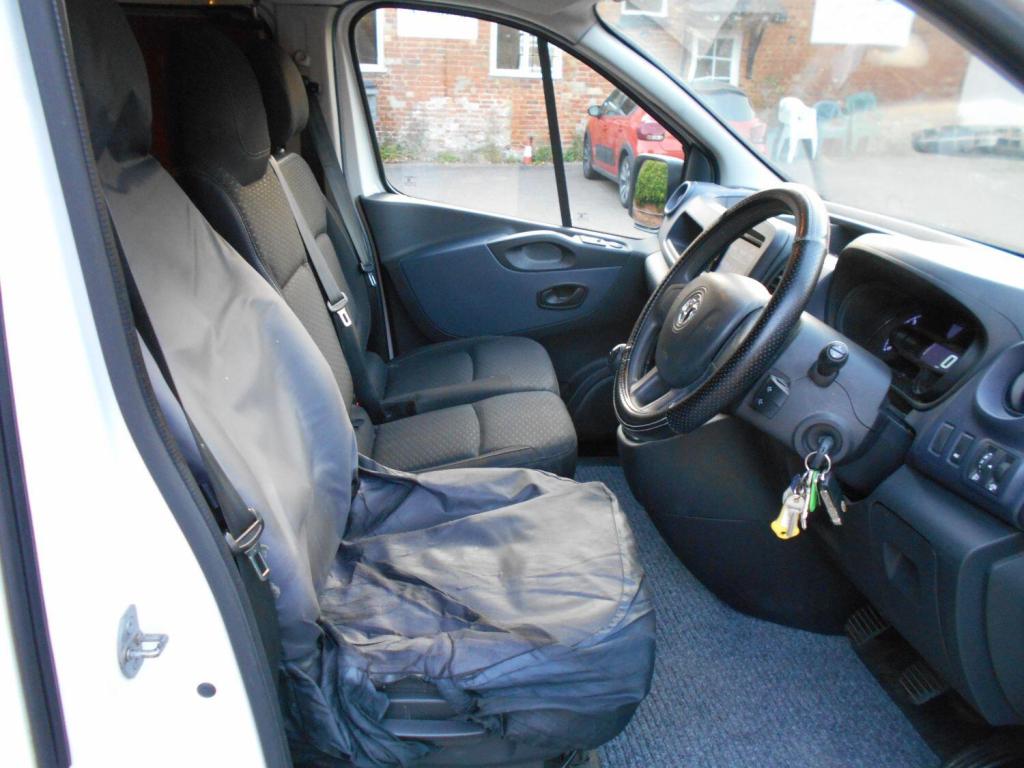 VAUXHALL VIVARO