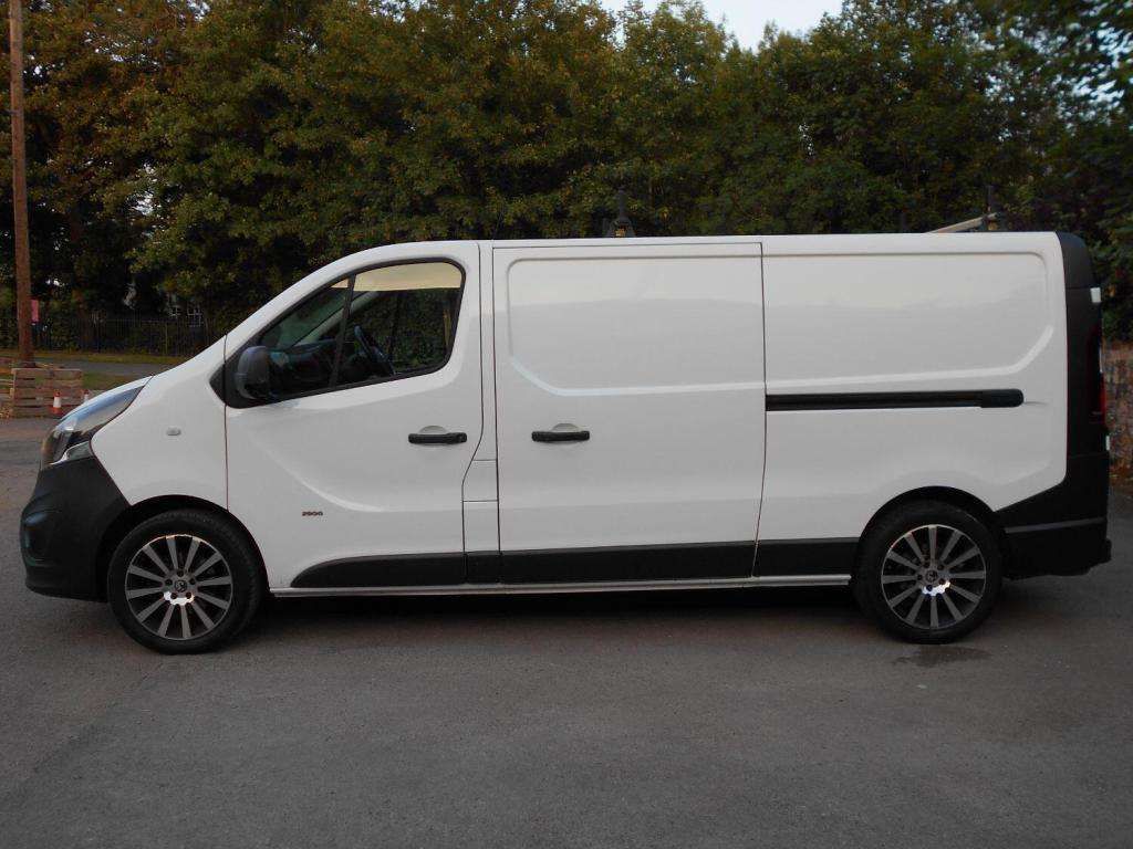 VAUXHALL VIVARO