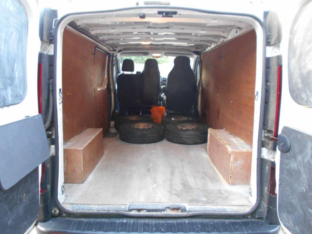 VAUXHALL VIVARO