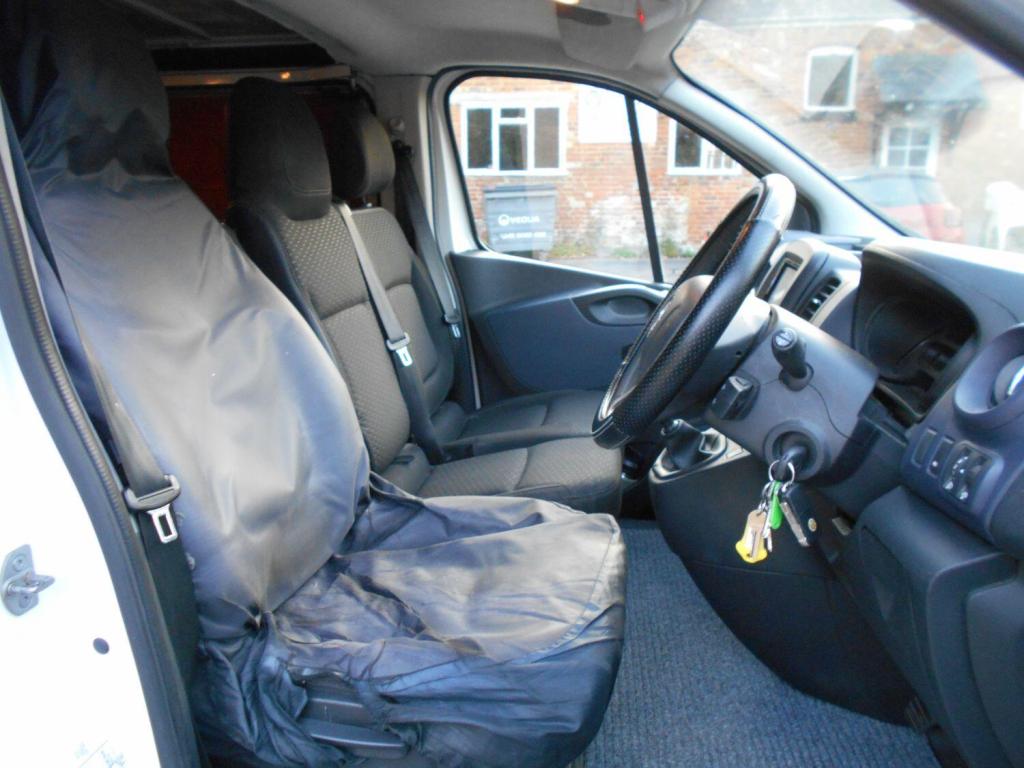 VAUXHALL VIVARO