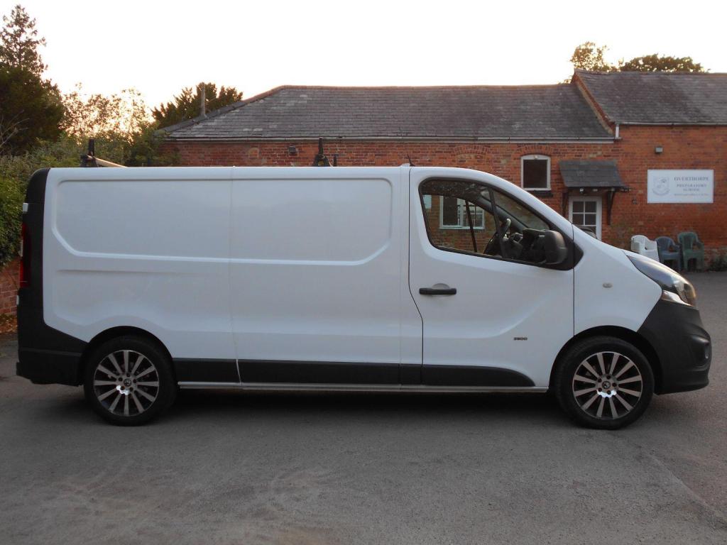 VAUXHALL VIVARO