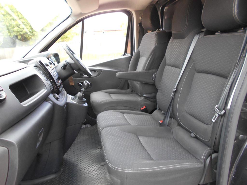 VAUXHALL VIVARO