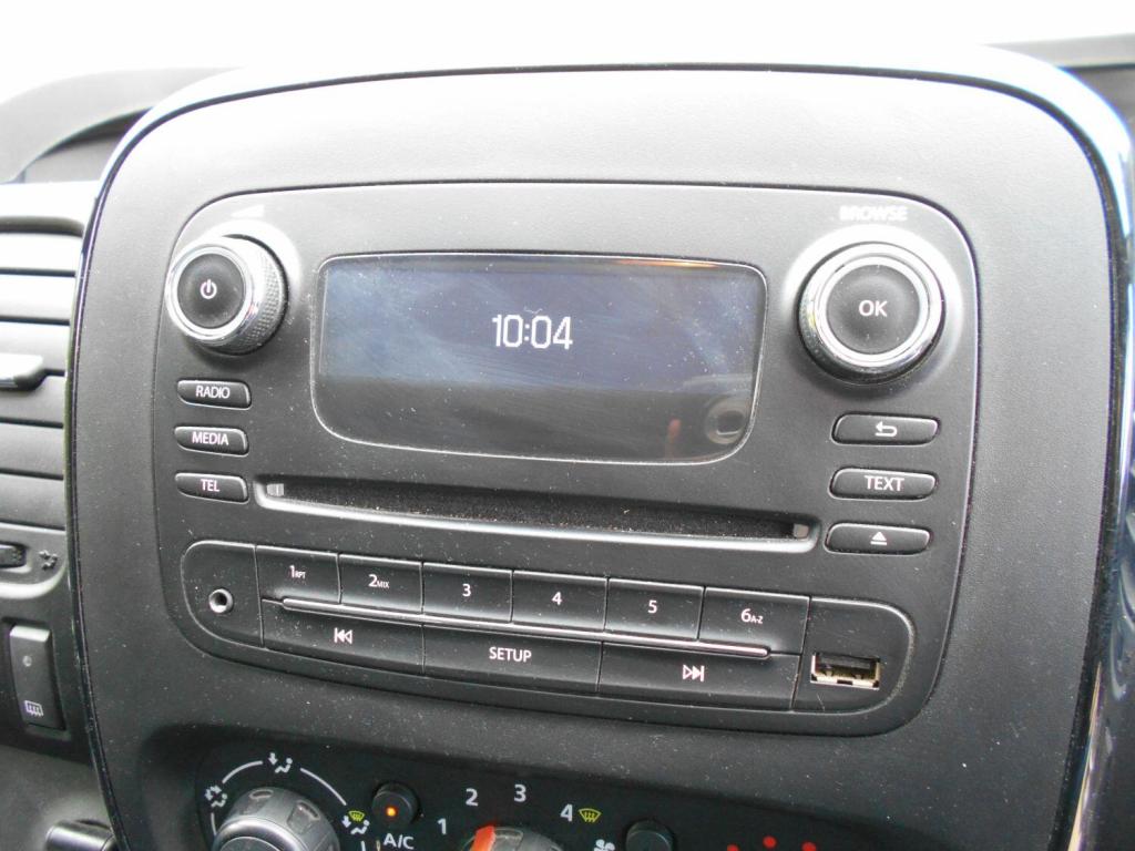 VAUXHALL VIVARO