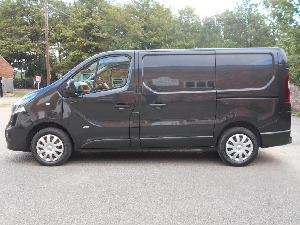 VAUXHALL VIVARO
