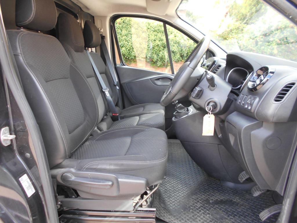 VAUXHALL VIVARO