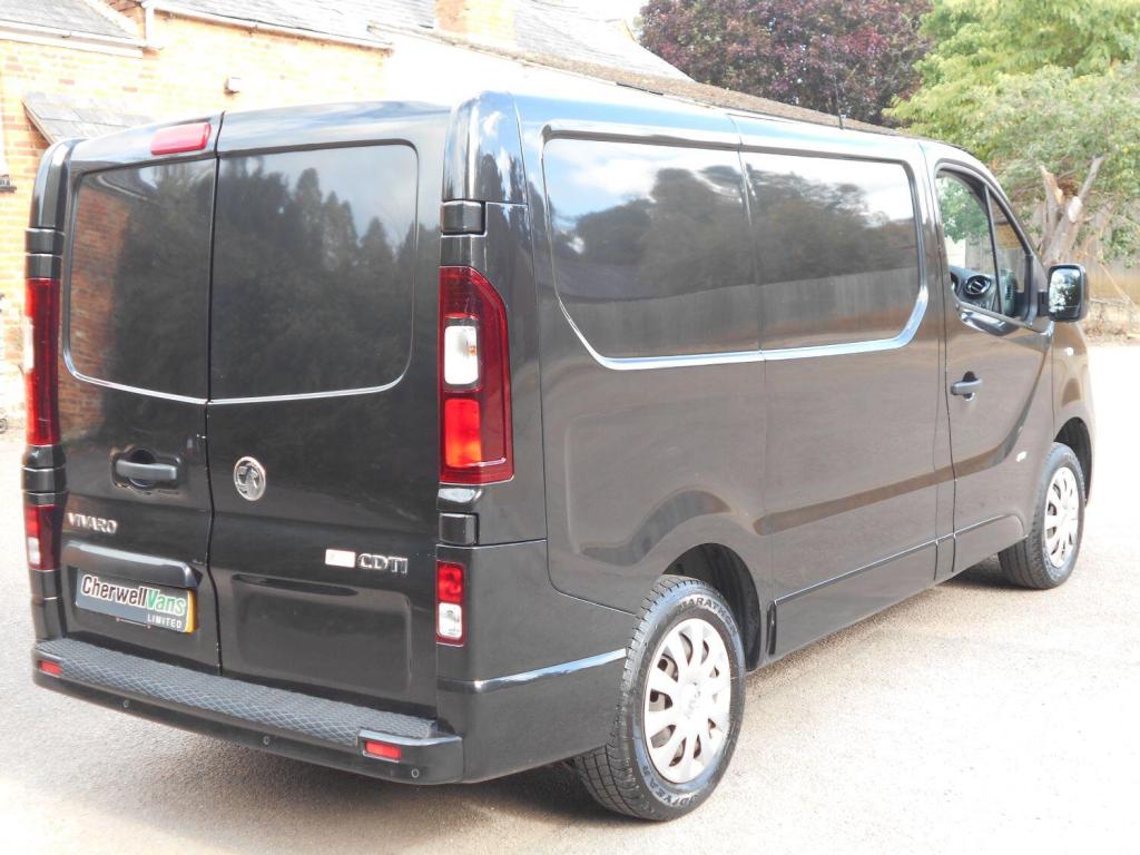 VAUXHALL VIVARO