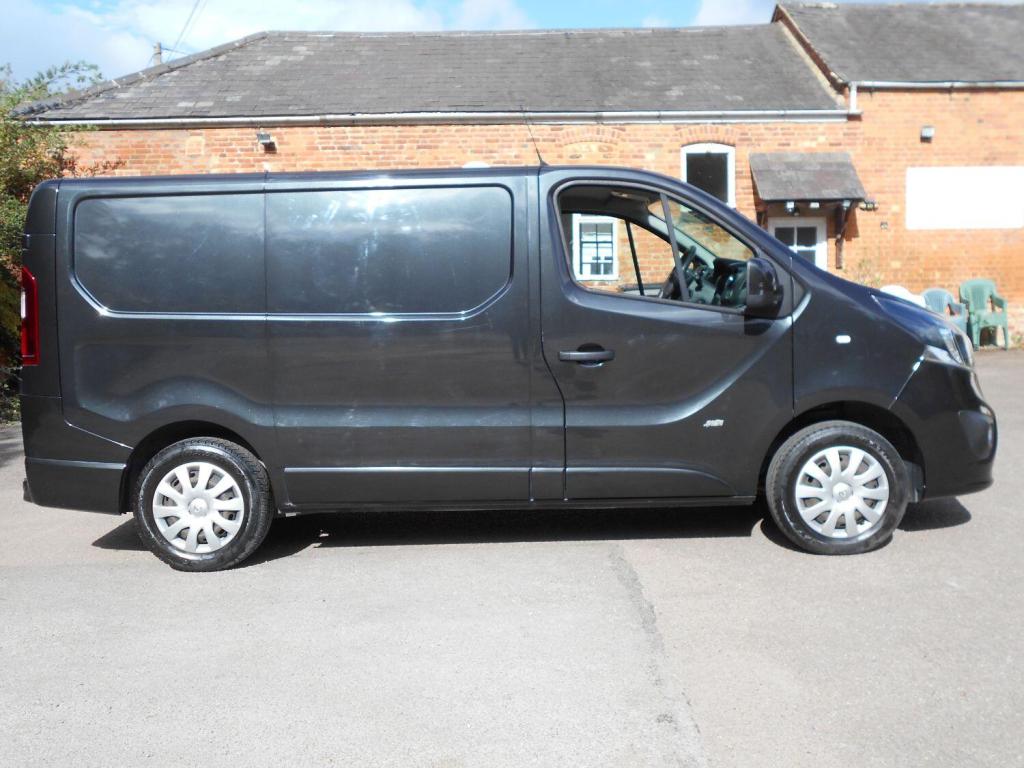 VAUXHALL VIVARO