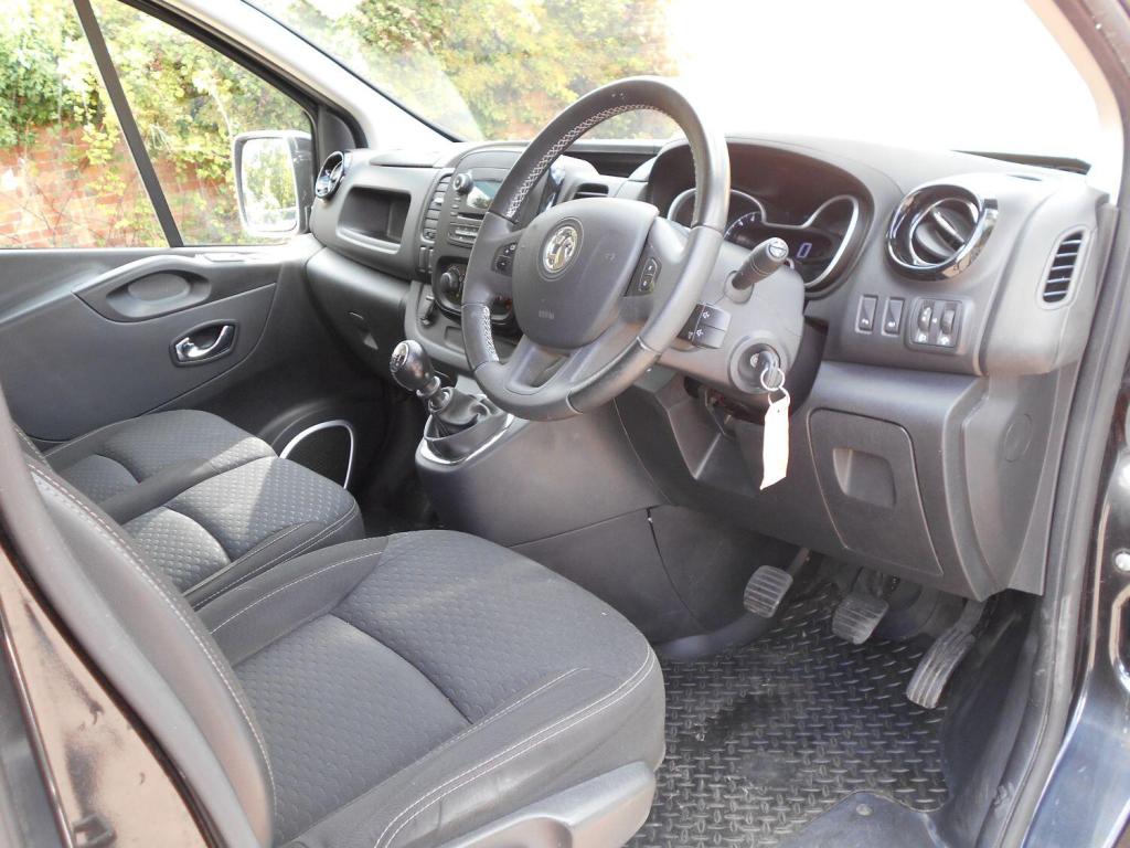 VAUXHALL VIVARO