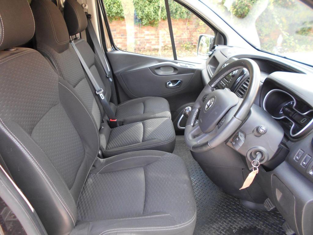 VAUXHALL VIVARO