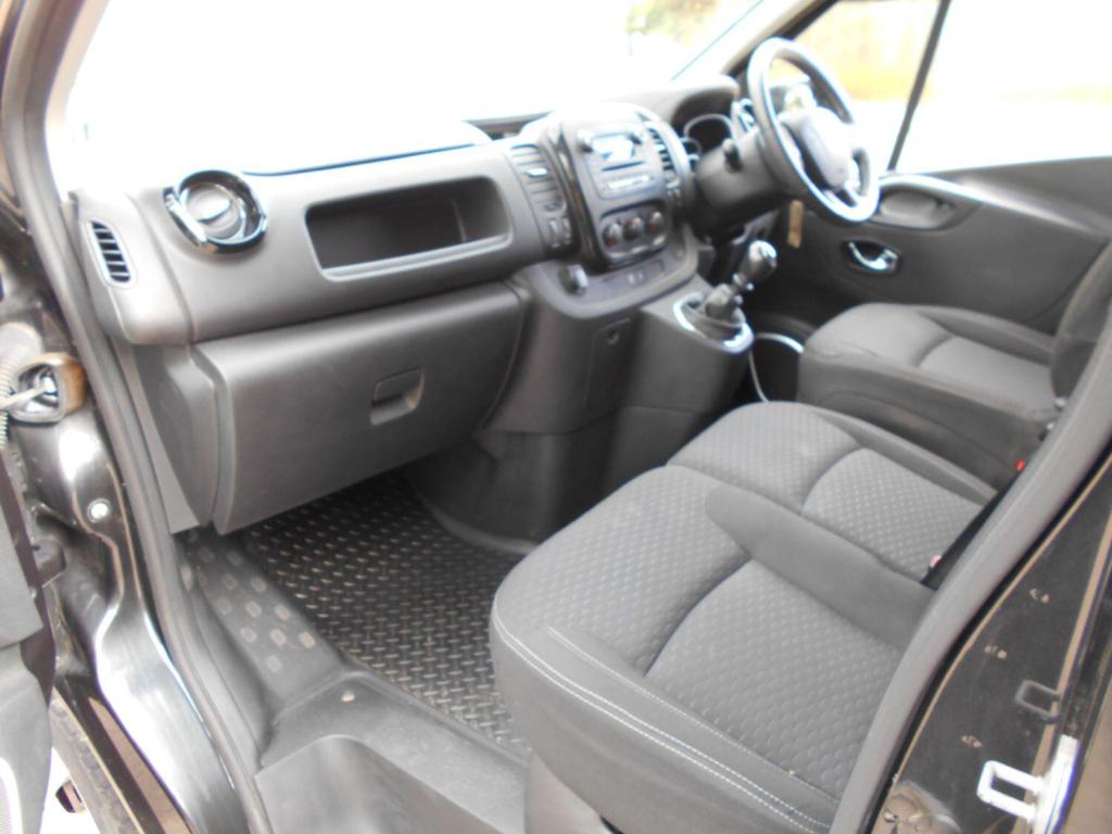 VAUXHALL VIVARO