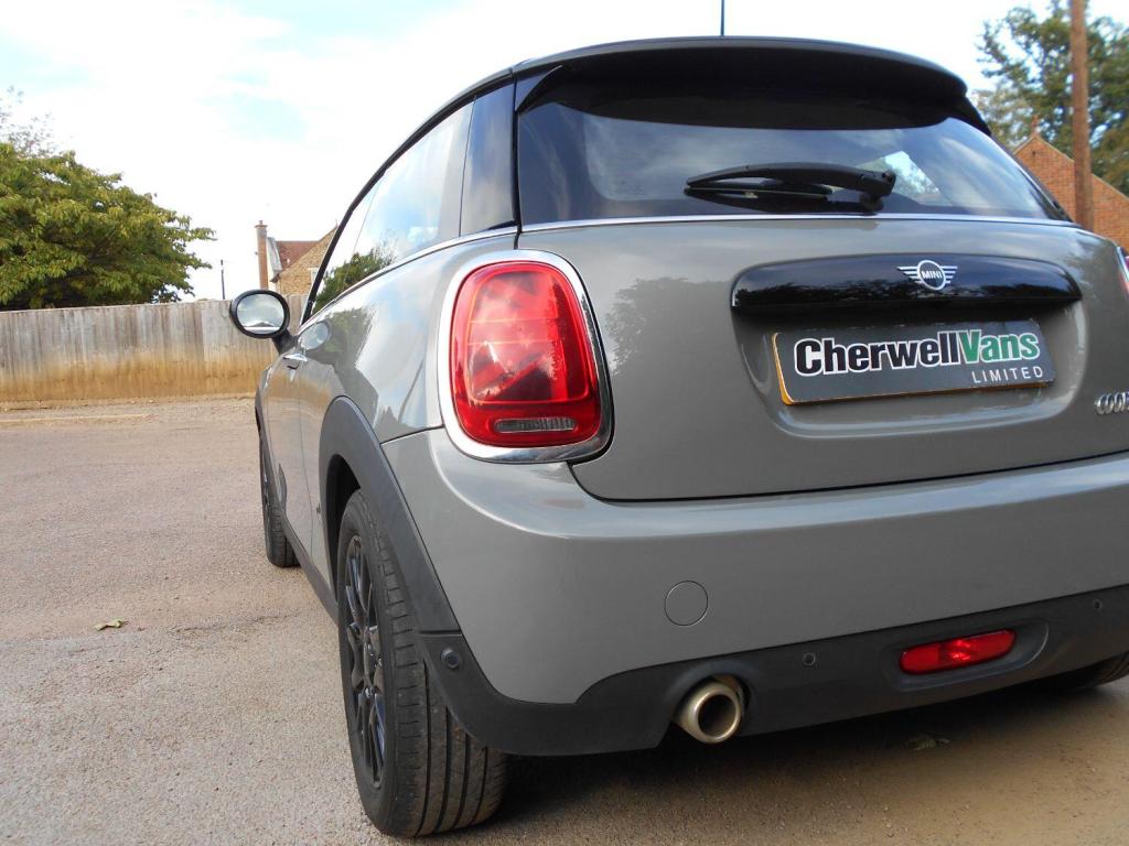MINI HATCH