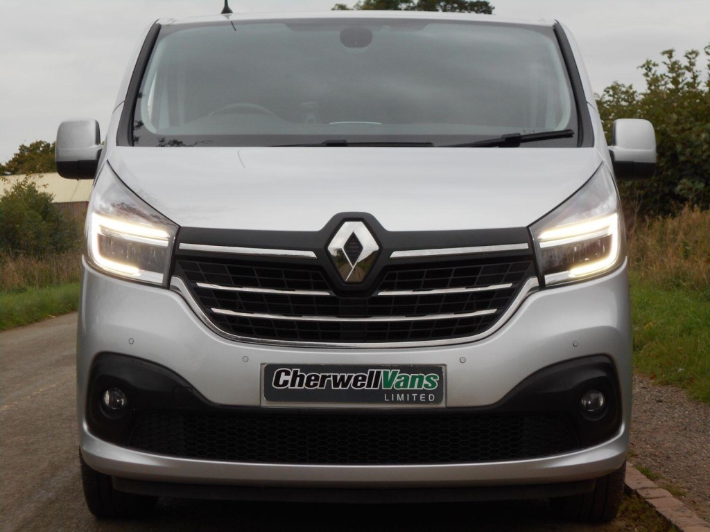 View RENAULT TRAFIC 2.0 dCi ENERGY LL30 Sport Crew Van EDC AUTO LWB Euro 6 (s/s) 6dr