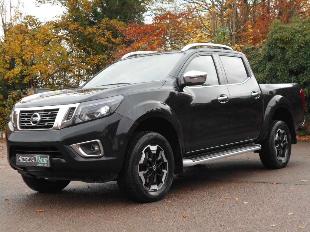 View NISSAN NAVARA 2.3 dCi Tekna 4x4 Double Cab Pickup Automatic 116,000 MILES FSH