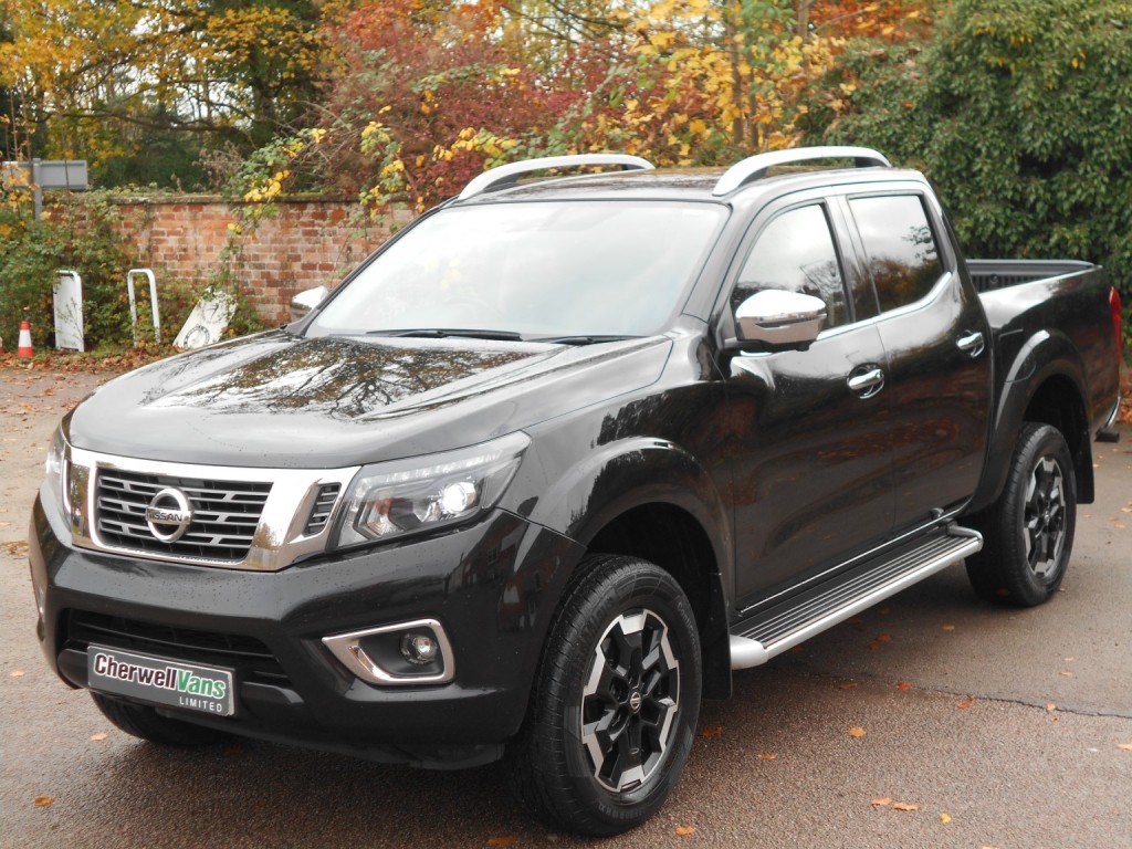 View NISSAN NAVARA 2.3 dCi Tekna 4x4 Double Cab Pickup Automatic 116,000 MILES FSH