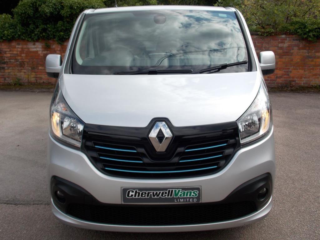 View RENAULT TRAFIC SL27 SPORT NAV 1.6 Bi-TURBO DCi 120bhp ENERGY SWB VAN *NO VAT*