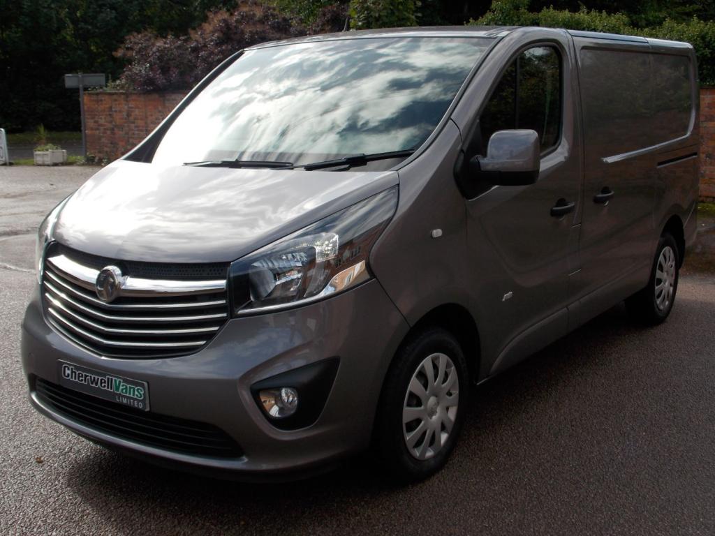 View VAUXHALL VIVARO SPORTIVE 2700 1.6 CDTi BI-TURBO 125 SWB PANEL VAN *NO VAT* 21k MILES