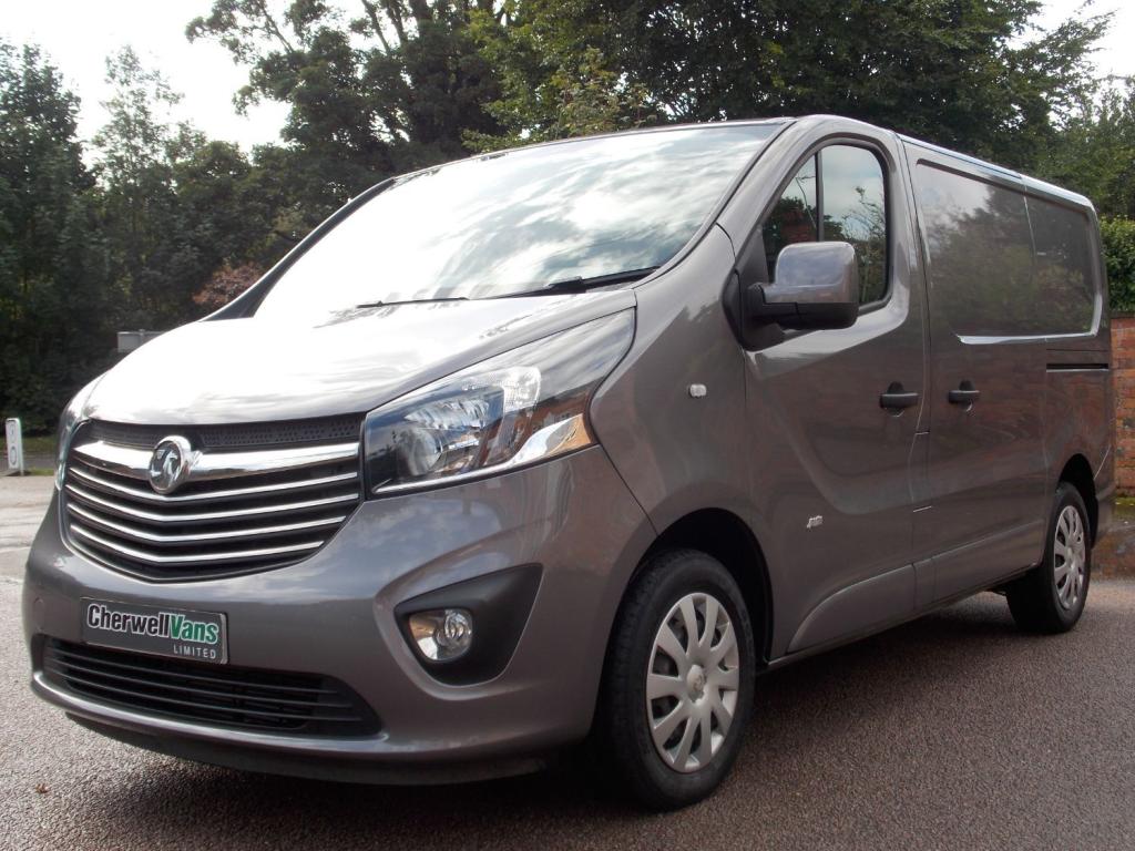 View VAUXHALL VIVARO SPORTIVE 2700 1.6 CDTi BI-TURBO 125 SWB PANEL VAN *NO VAT* 21k MILES