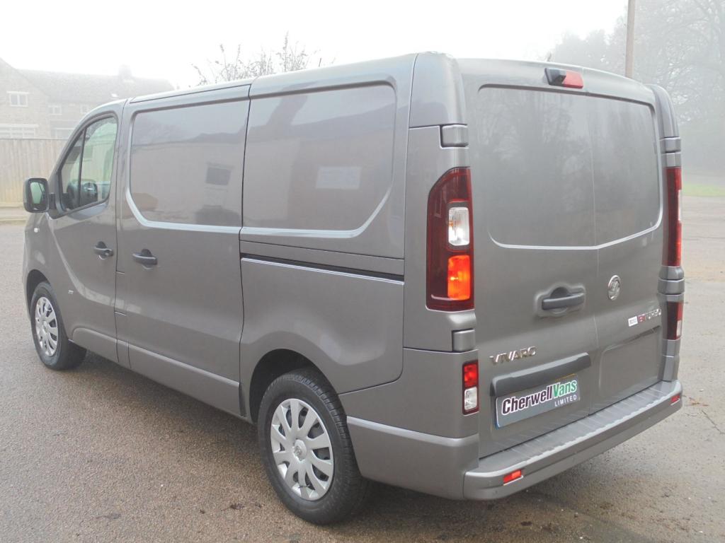 VAUXHALL VIVARO