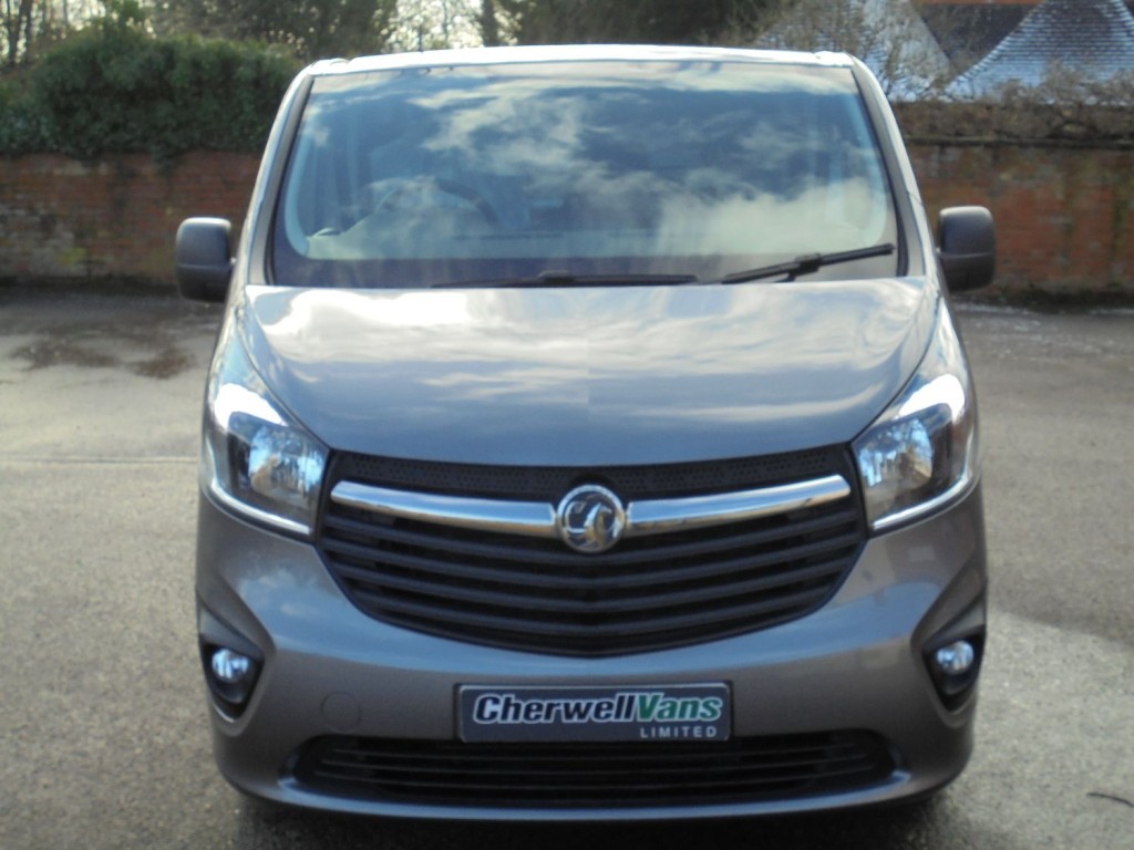 View VAUXHALL VIVARO SPORTIVE LWB VAN 1.6CDTi 120bhp EcoFlex Bi-TURBO *NO VAT* 16k MILES