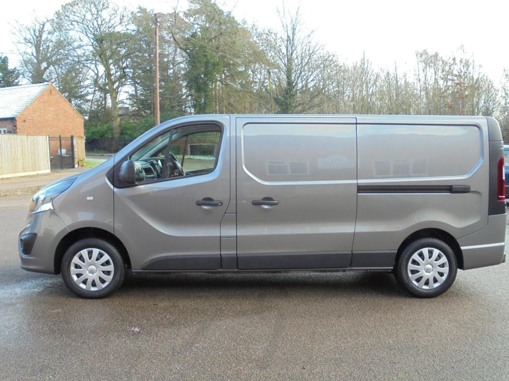 VAUXHALL VIVARO