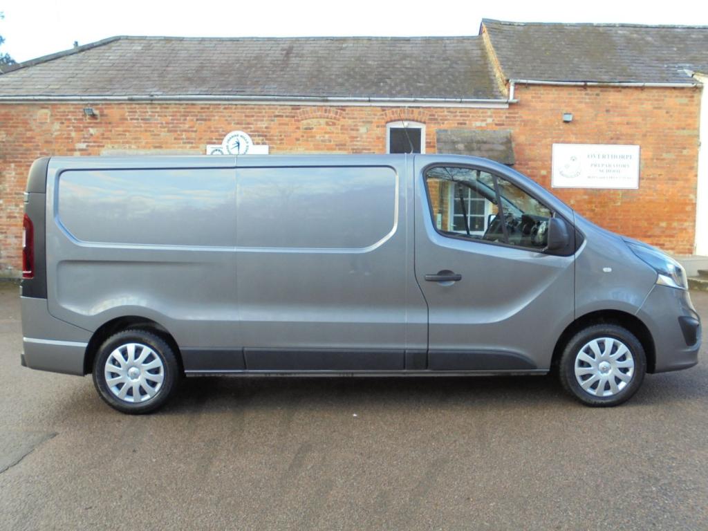 VAUXHALL VIVARO
