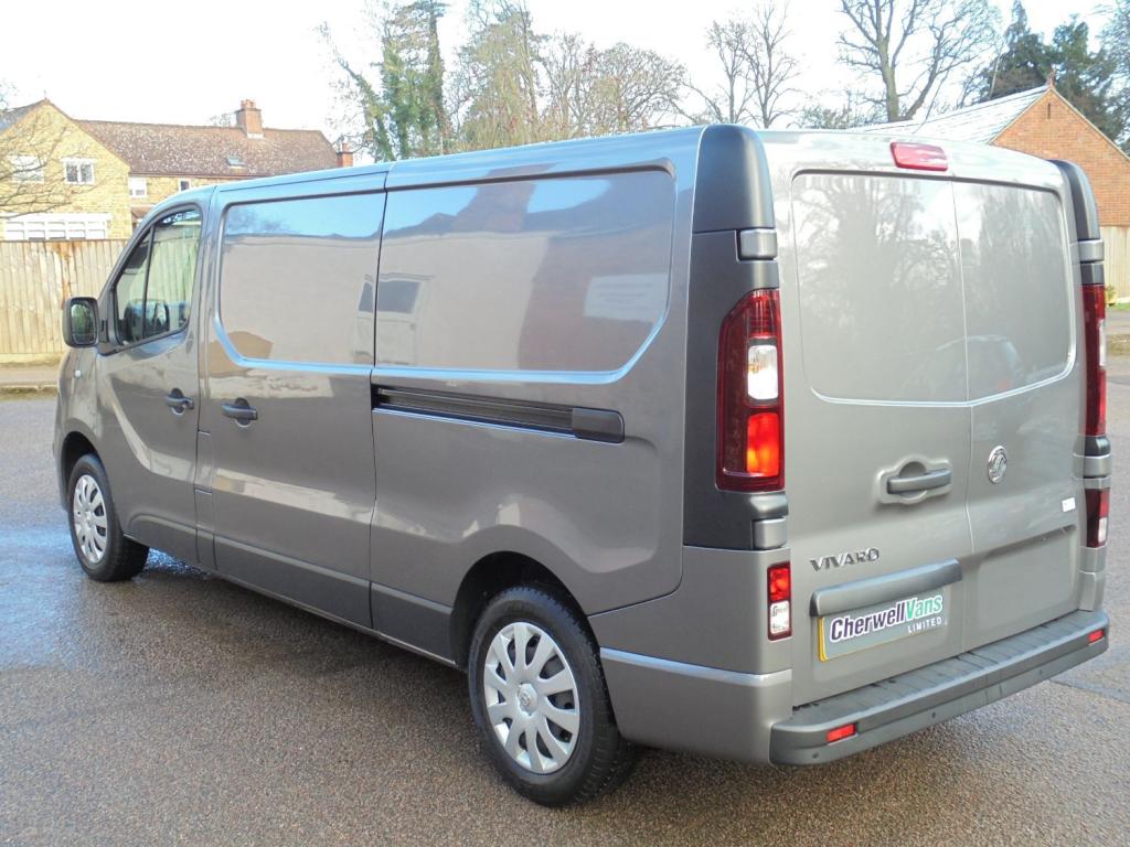 VAUXHALL VIVARO