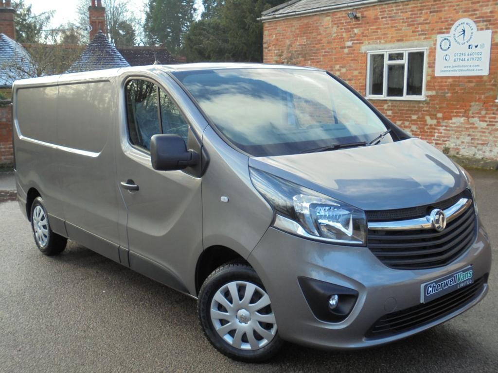 VAUXHALL VIVARO