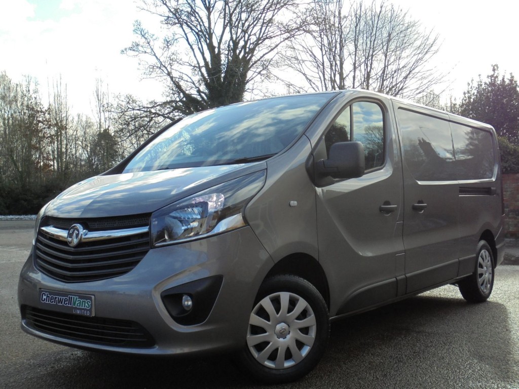 View VAUXHALL VIVARO SPORTIVE LWB VAN 1.6CDTi 120bhp EcoFlex Bi-TURBO *NO VAT* 16k MILES
