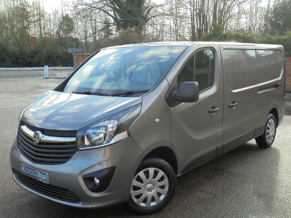 View VAUXHALL VIVARO SPORTIVE LWB VAN 1.6CDTi 120bhp EcoFlex Bi-TURBO *NO VAT* 16k MILES