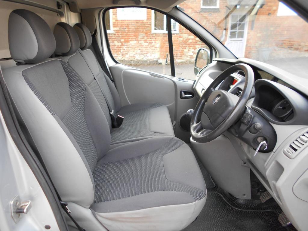 VAUXHALL VIVARO