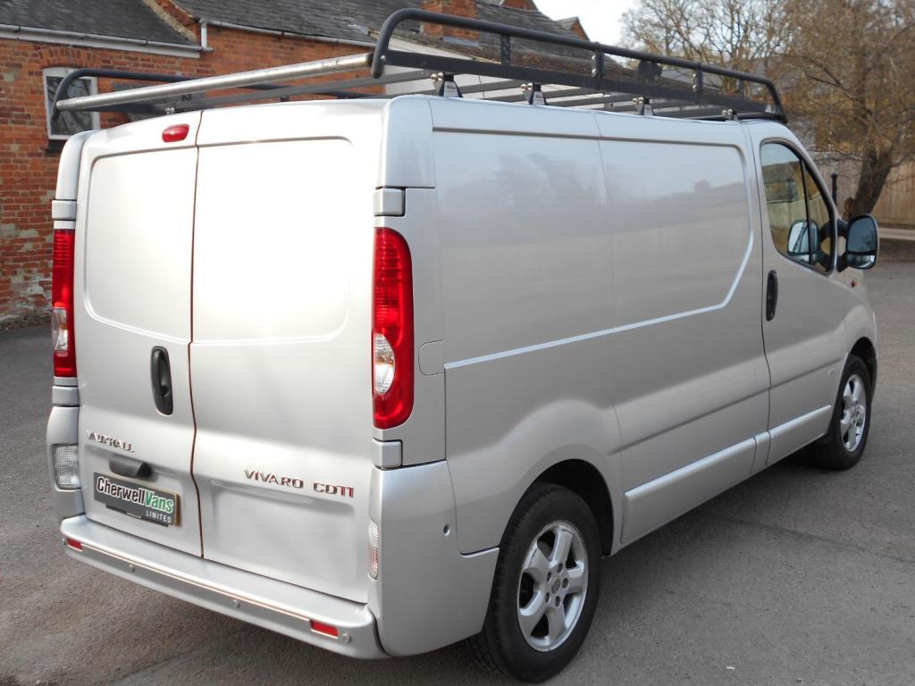 VAUXHALL VIVARO
