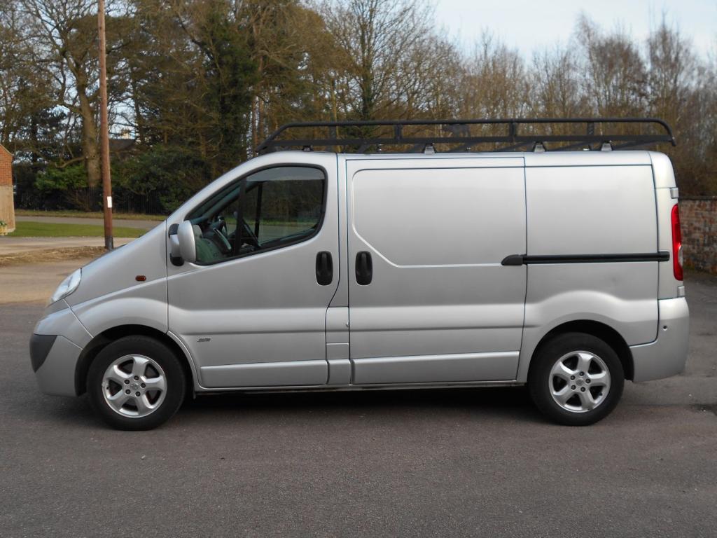 VAUXHALL VIVARO