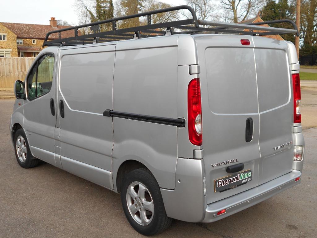 VAUXHALL VIVARO
