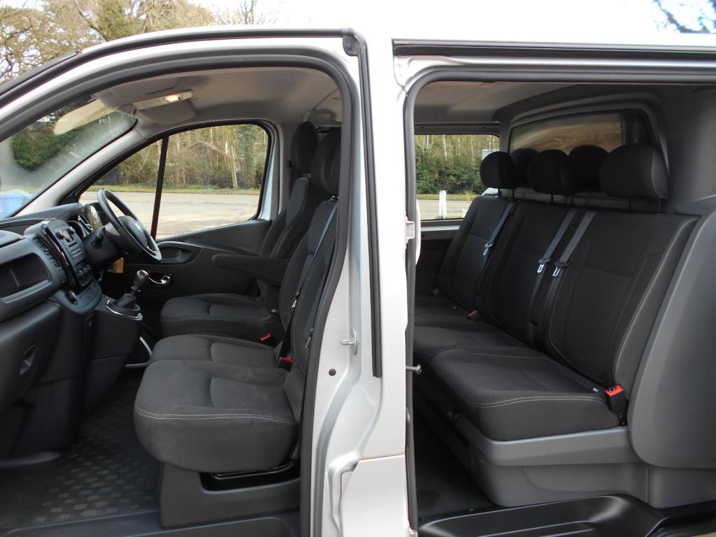 VAUXHALL VIVARO