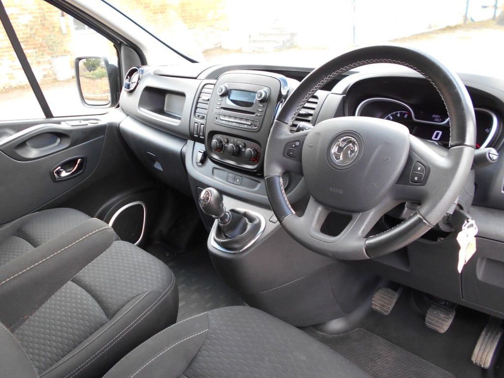 VAUXHALL VIVARO