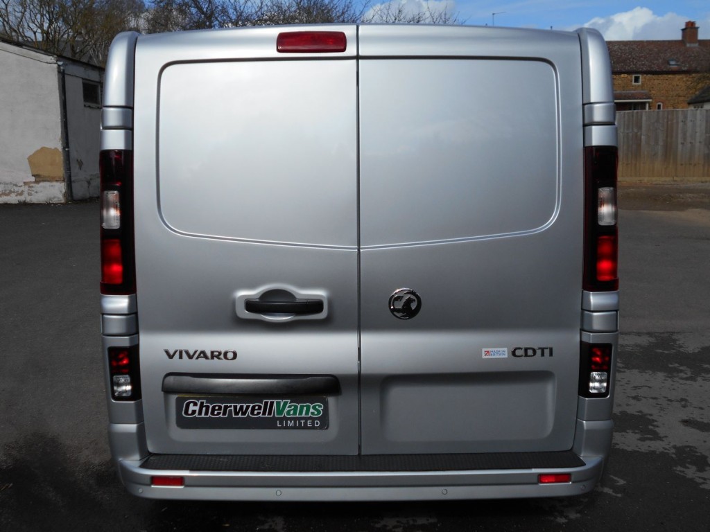 VAUXHALL VIVARO
