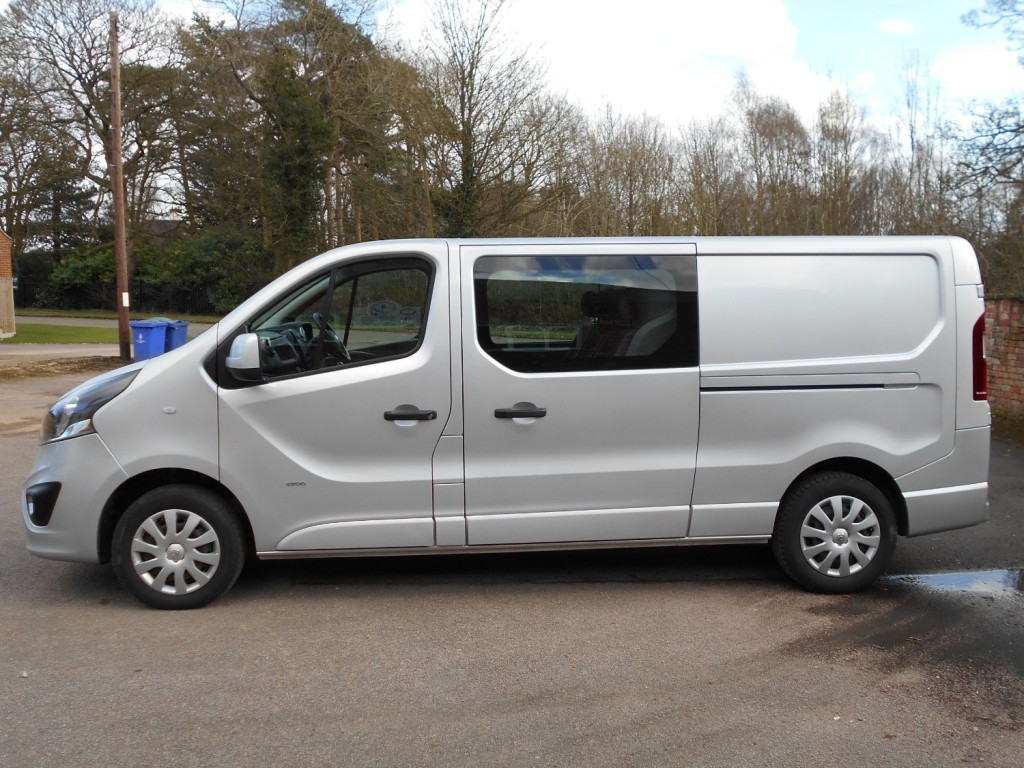 VAUXHALL VIVARO