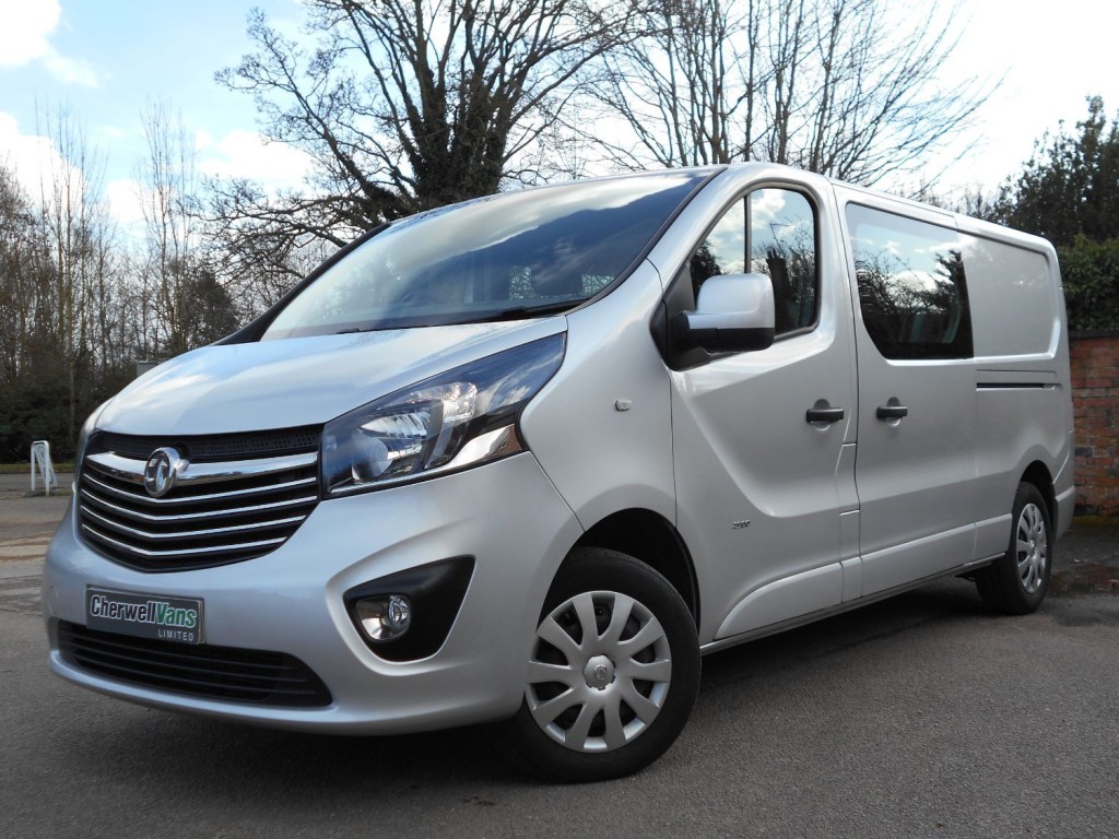 View VAUXHALL VIVARO SPORTIVE LWB CREW CAB 1.6 CDTi Bi-TURBO 120bhp VAN *NO VAT* 18,000 MILES